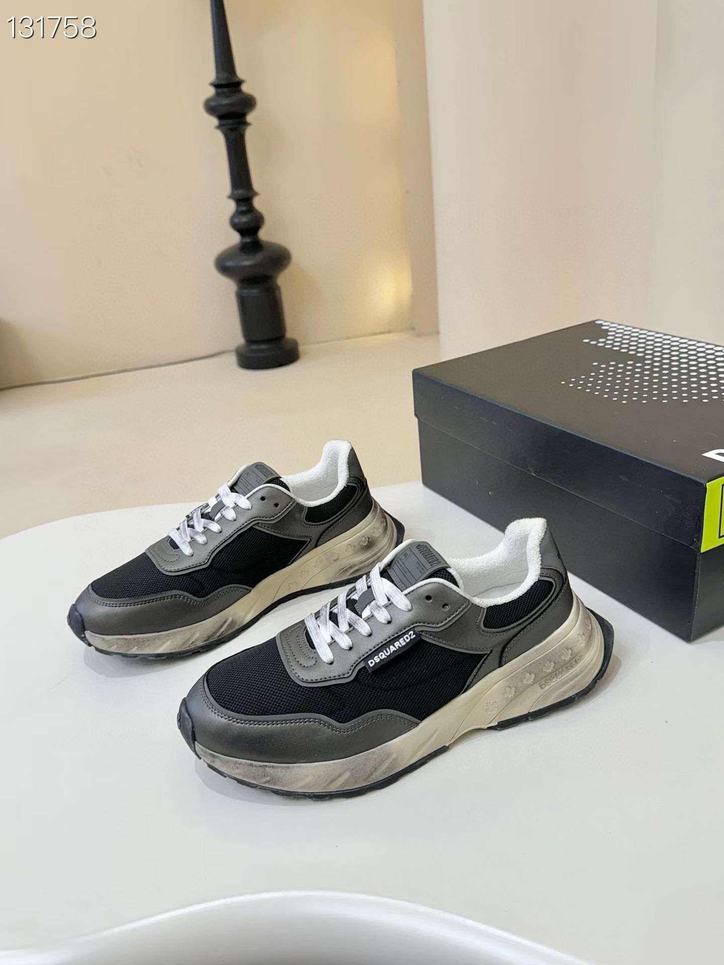 NO:575068,[DSQUARED2] Size 39-44. (45 can be customized) 2025ss DSQUARED2 Sprinter sneakers are available at the counter simultaneously with original configuration, made in Italy. Design highlights: front laces, calfskin, calf suede woven fabric/purely hand-made vintage distressed, towel lining, original soles, specially made by the factory, super comfortable.,,sneakers,cowhide19860909【DSQUARED2】 Size 39-44.（45可定做） 2025ss DSQUARED2 Sprinter 运动鞋 专柜同步发售原厂配置,意大利制造 设计亮点正面系鞋带 小牛皮 小牛绒面编织布 /纯手工复古做旧,毛巾内里,鞋底原厂特供原版底超级舒适.,,sneakers,cowhide,Men's shoes