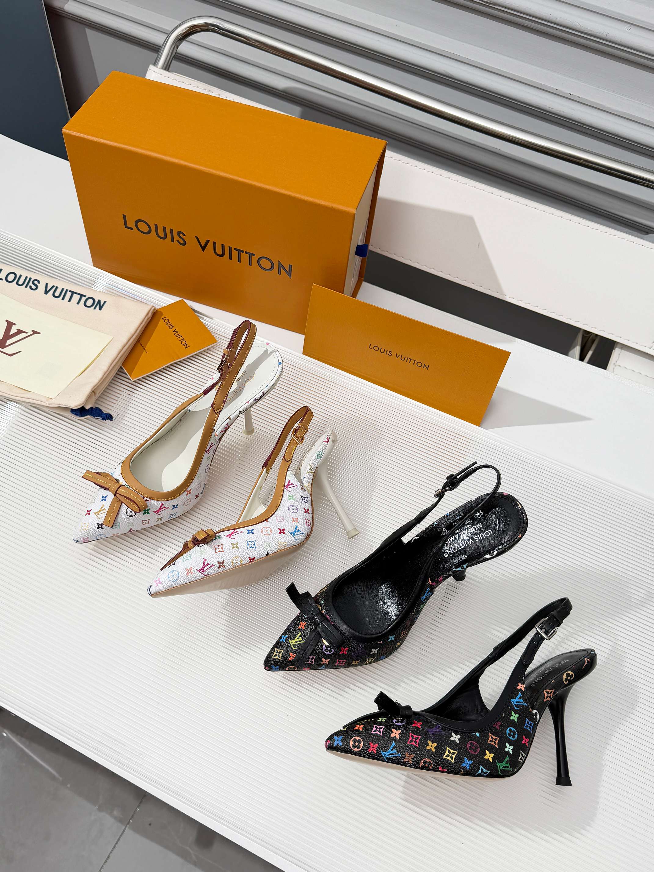 NO:747482,Genuine leather sole Rubber sole 2026 spring model VUITTON LOUI .馿家￣￣￣￣￣ ★Top version ★Original development Exclusive mold opening ★Size 35/42 Heel height 9.5, sandals, louis vuitton, sandals19860909真皮底 橡胶底 2026春款VUITTON LOUI .馿家￣￣￣￣￣ ★顶级版本  ★原版开发 独家开模 ★码数35/42 跟高9.5,凉鞋,louis vuitton,sandals,Women's Shoes