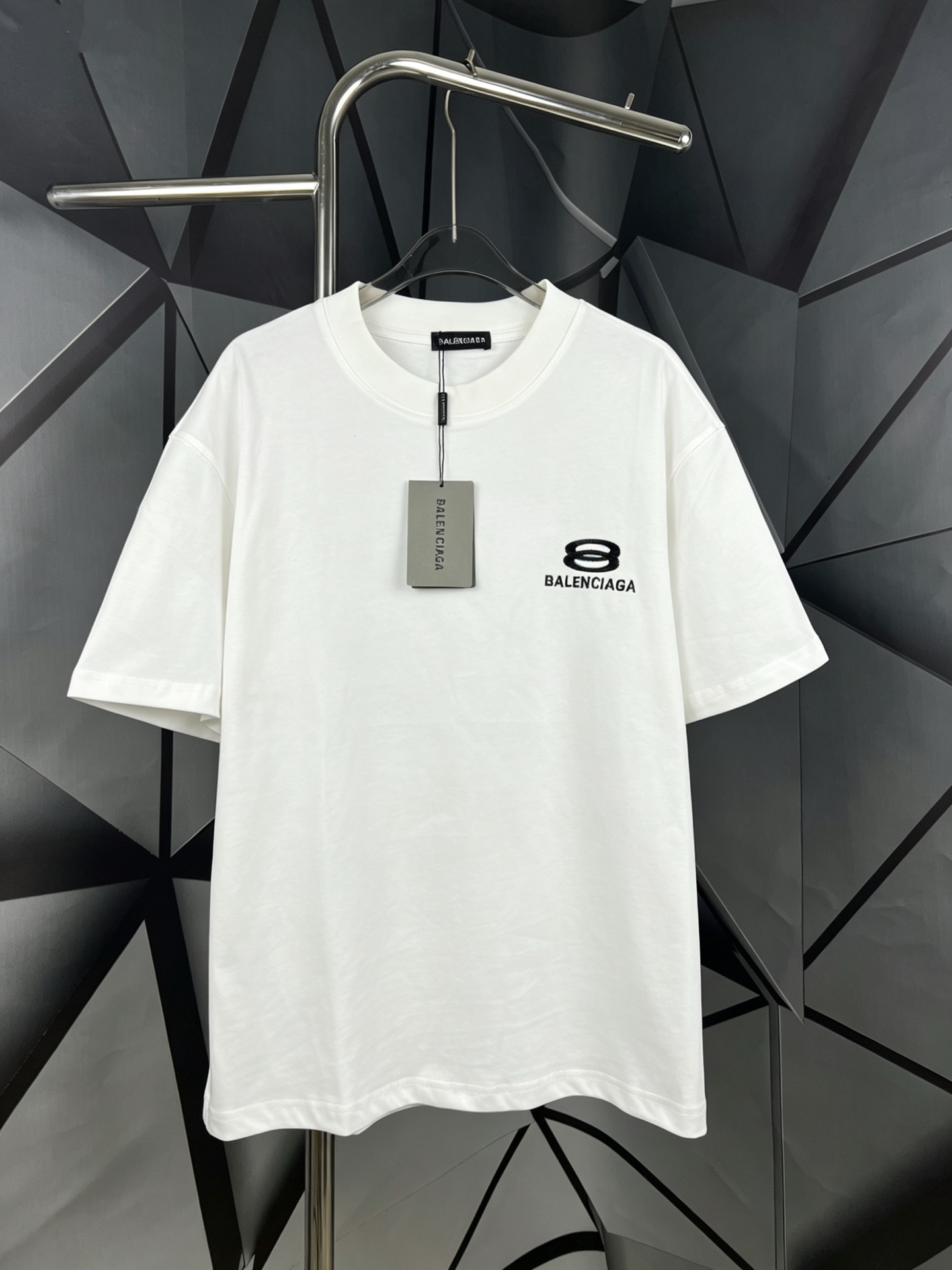 P65 número de modelo zzx26083 BLCG Balenciaga 26ss camiseta de manga corta bordada. El tejido está confeccionado en tej…