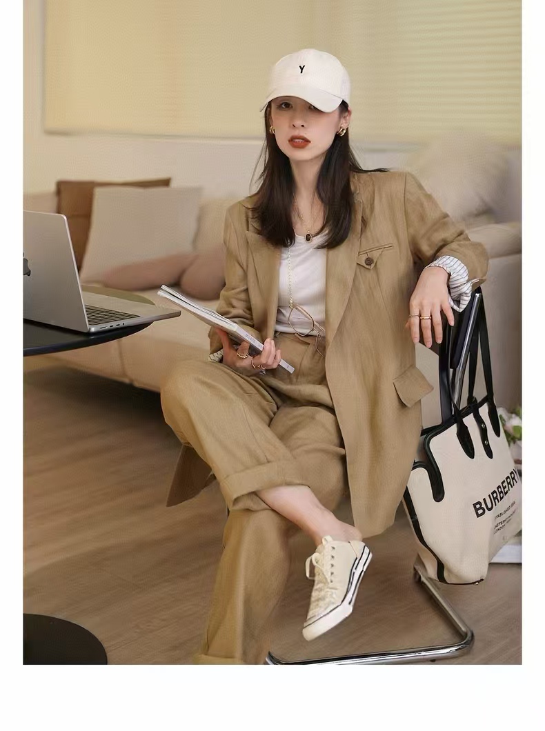 High-Quality Female Suit Sets with Support for Exchange and Packaged BV - 图片 3