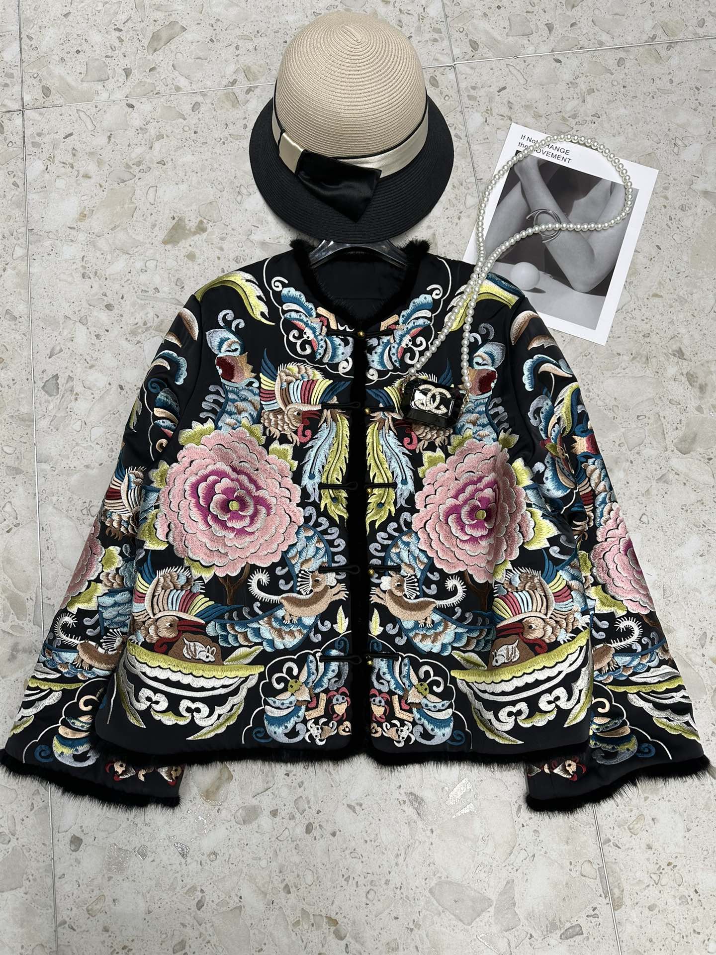 High Quality Women’s Clothes: Dust Bags, Dg Big Solid Pictures, Embroidered Details