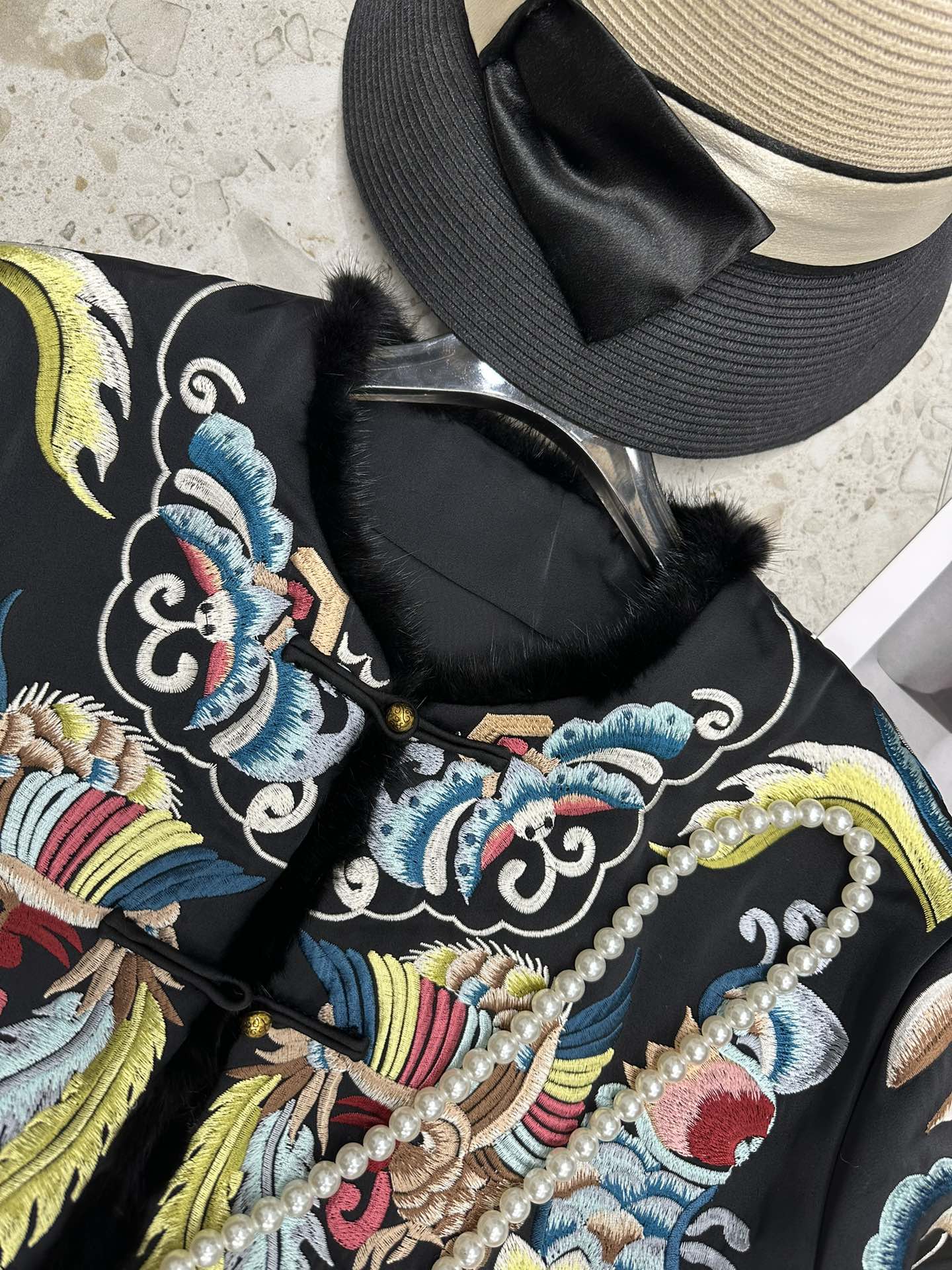 High Quality Women’s Clothes: Dust Bags, Dg Big Solid Pictures, Embroidered Details - 图片 3
