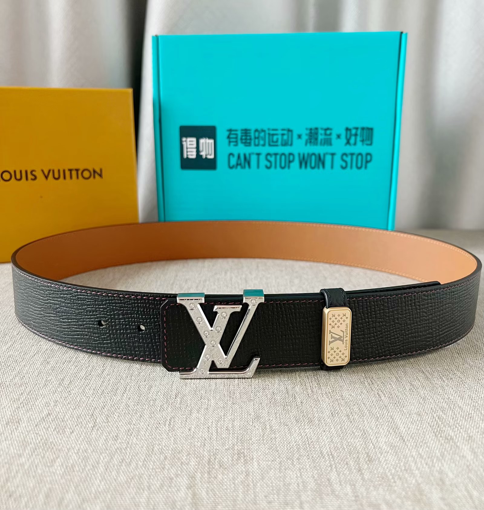 LV：P250  LOUIS VUITTON原单品质，双面采用原厂牛皮头层定制，搭配原单精品钻石💎钢扣，高端1比1复刻，精工制作，细节看图，实物拍摄，高端奢华，宽度4.0cm图片专柜全套包装➕送得物包装