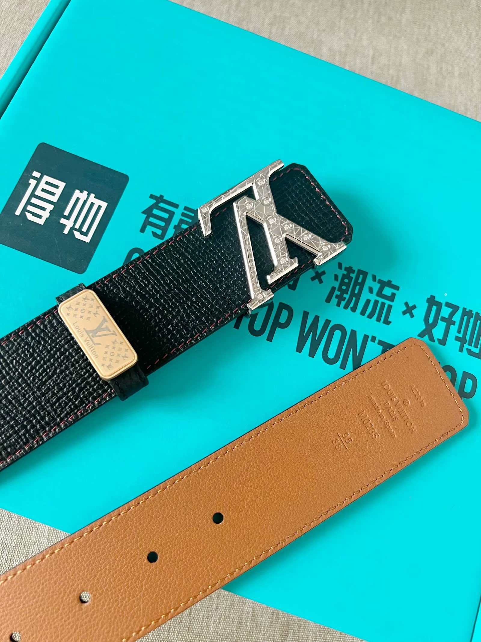 LV：P250  LOUIS VUITTON原单品质，双面采用原厂牛皮头层定制，搭配原单精品钻石💎钢扣，高端1比1复刻，精工制作，细节看图，实物拍摄，高端奢华，宽度4.0cm图片专柜全套包装➕送得物包装