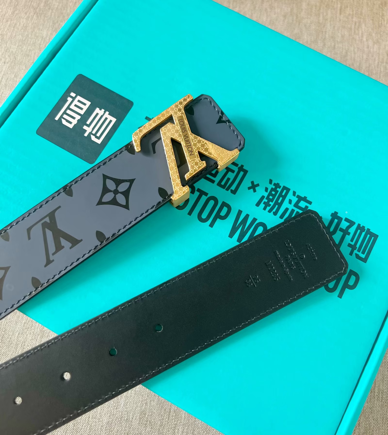 LV：P200  路易威登 原单腰带，进口胎牛皮头层丝绸5D彩印老花面，结合小牛皮头层平纹底。搭配字母精品刻花钢扣，4.0cm支持NFC