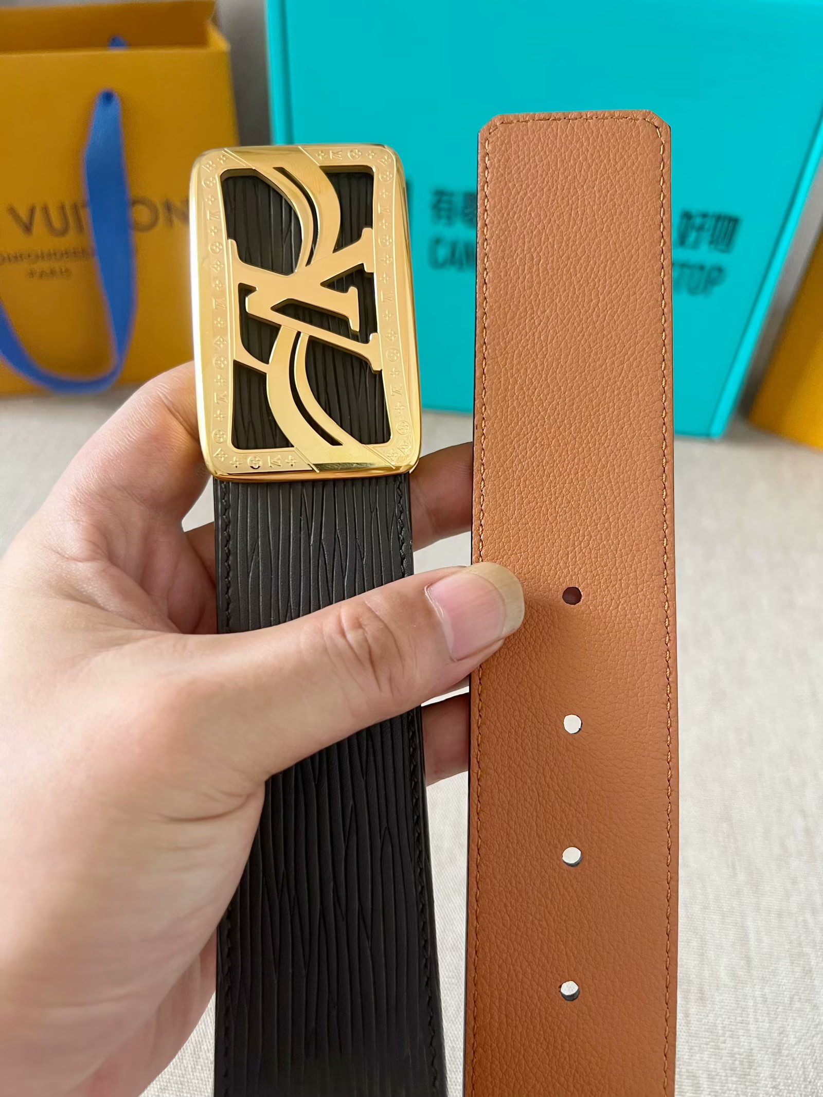 LV：P200  路易威登 原单腰带，进口牛皮头层高温压水波纹面，结合土黄色小牛皮头层皮底，搭配平滑内穿精品刻花钢扣，4.0cm支持NFC