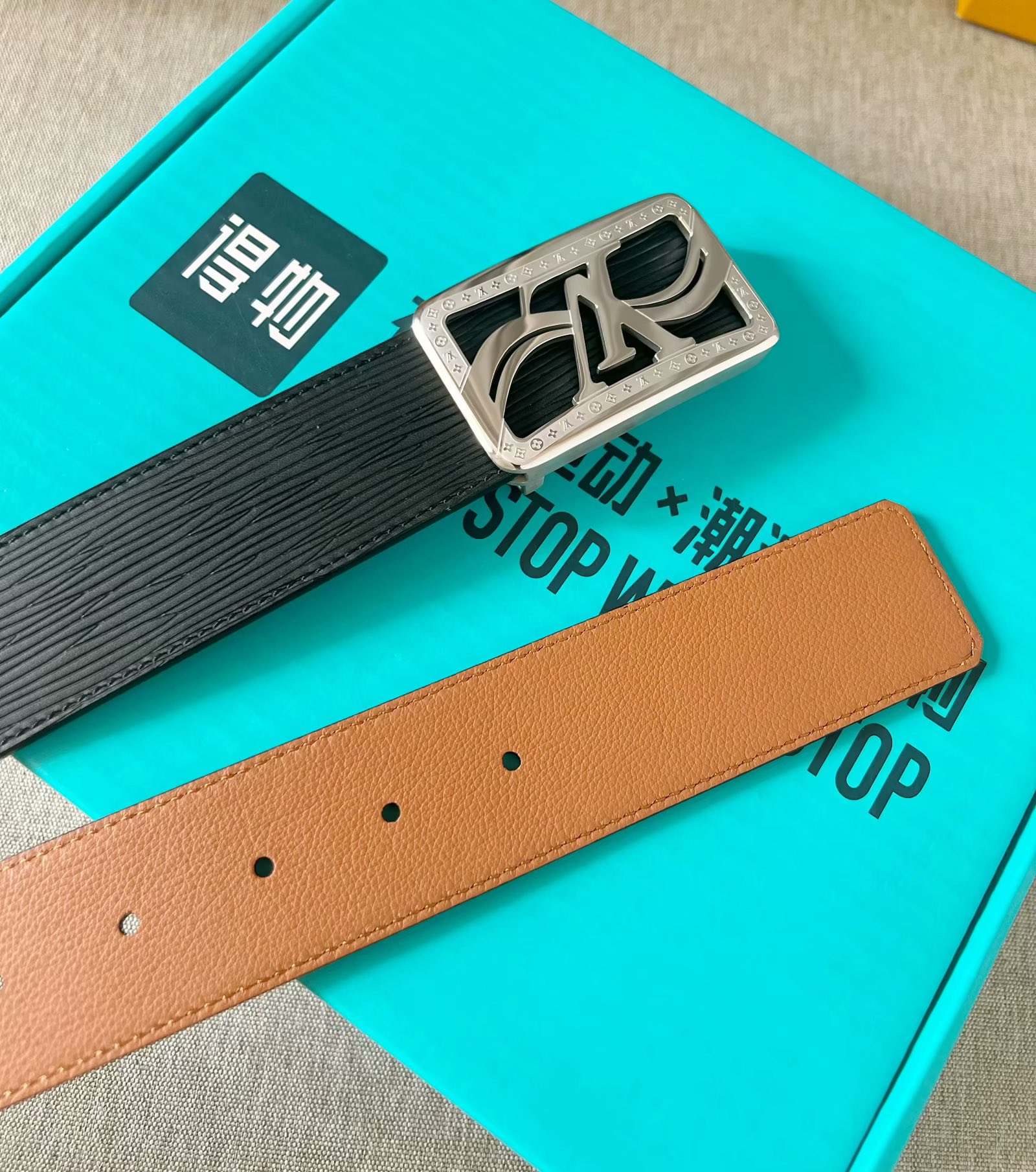 LV：P200  路易威登 原单腰带，进口牛皮头层高温压水波纹面，结合土黄色小牛皮头层皮底，搭配平滑内穿精品刻花钢扣，4.0cm支持NFC