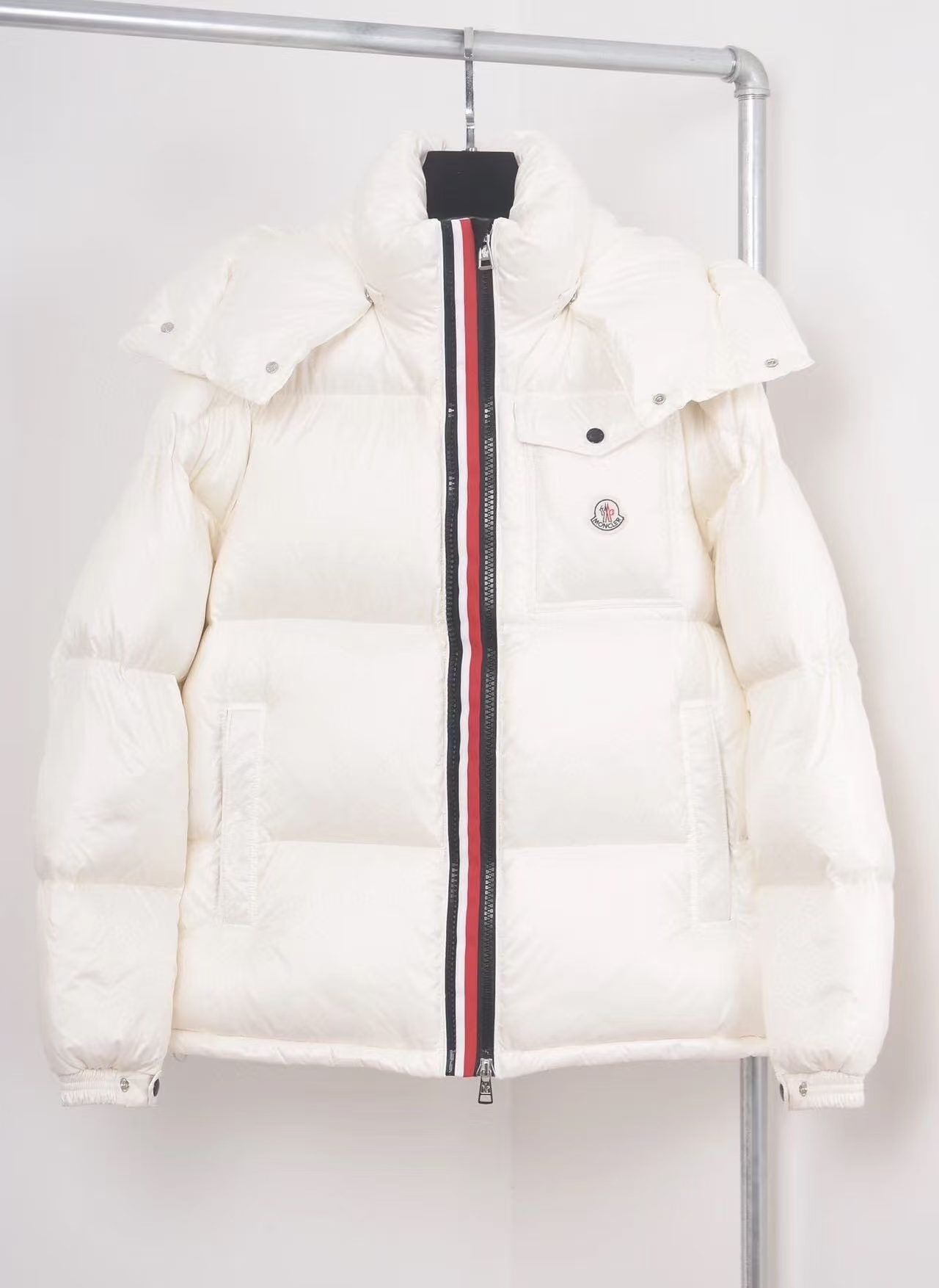 MONCLER蒙口 三色织带羽绒服 - 高級感あふれるデザインと優れた保温性