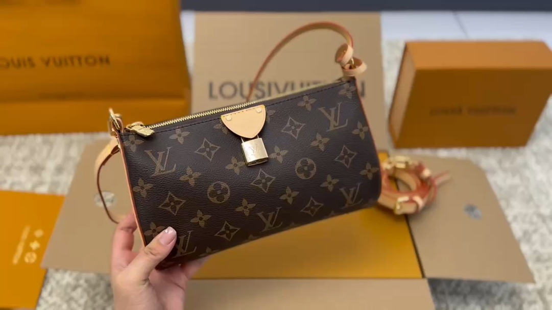 Louis Vuitton Sacs À Bandoulière & À Épaule Sous les aisselles