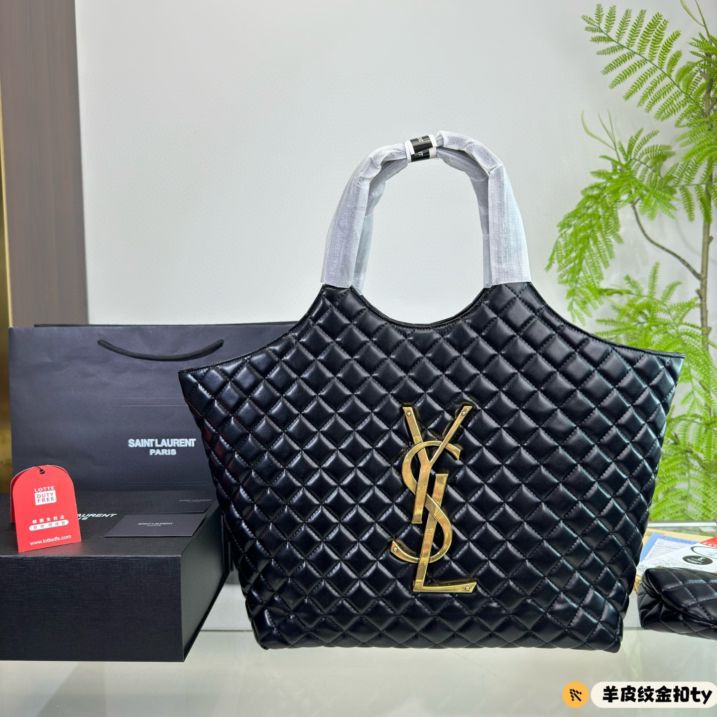 (无盒⚠️)💰370
(鱼子酱⚠️)
圣罗兰托特包ICARE 慵懒随性搭配 利落呈现时髦酷感具有时尚和标志性 时髦精必备神器!出街回头率爆表💯尺寸:35 30