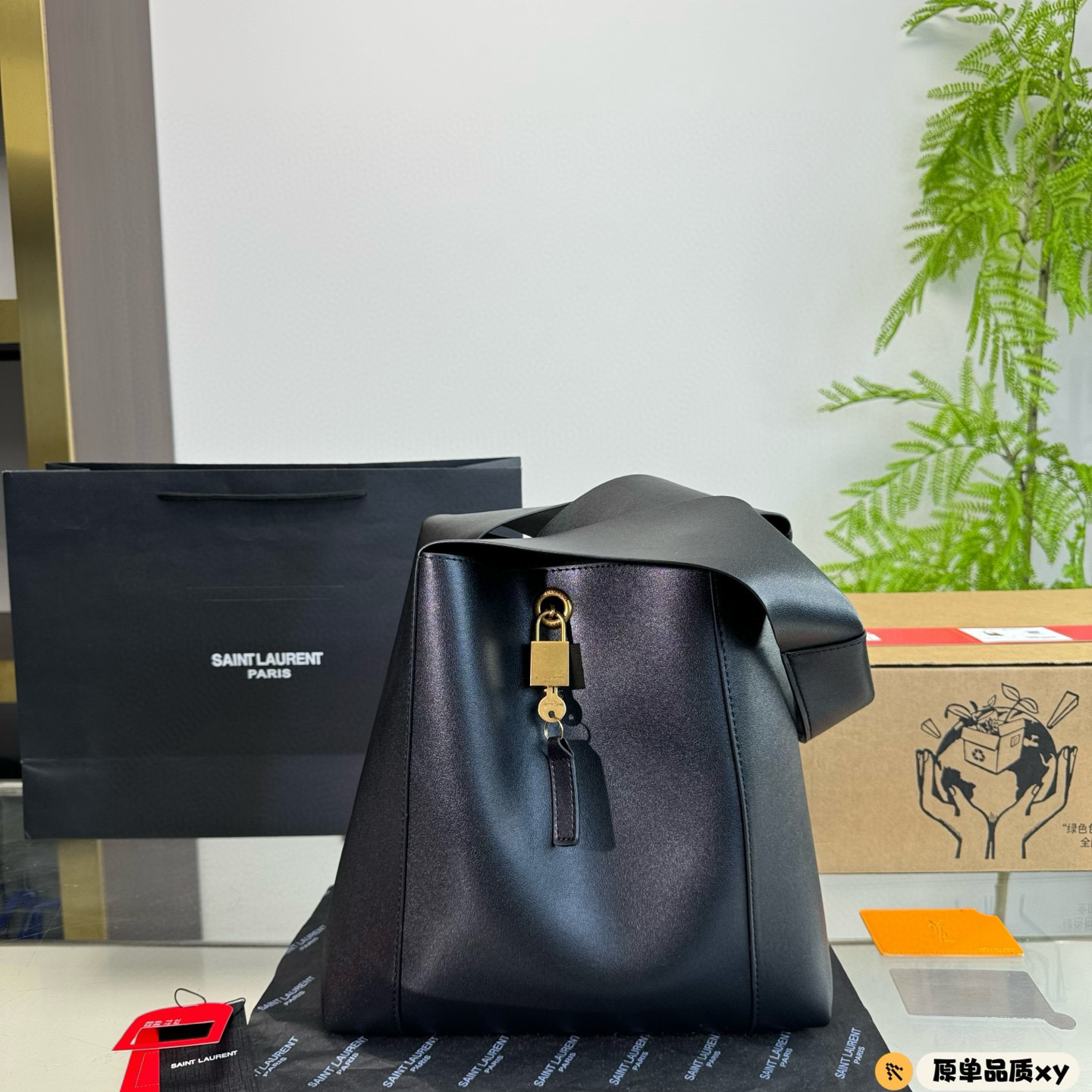 （配折叠盒飞机盒⚠️）💰425

YSL圣罗兰水桶hobo
Saint Laurent将于本月陆续上新
延续YSL女郎的优雅独立气质。
全新Gaby手袋采用
尺寸: 28.28cm