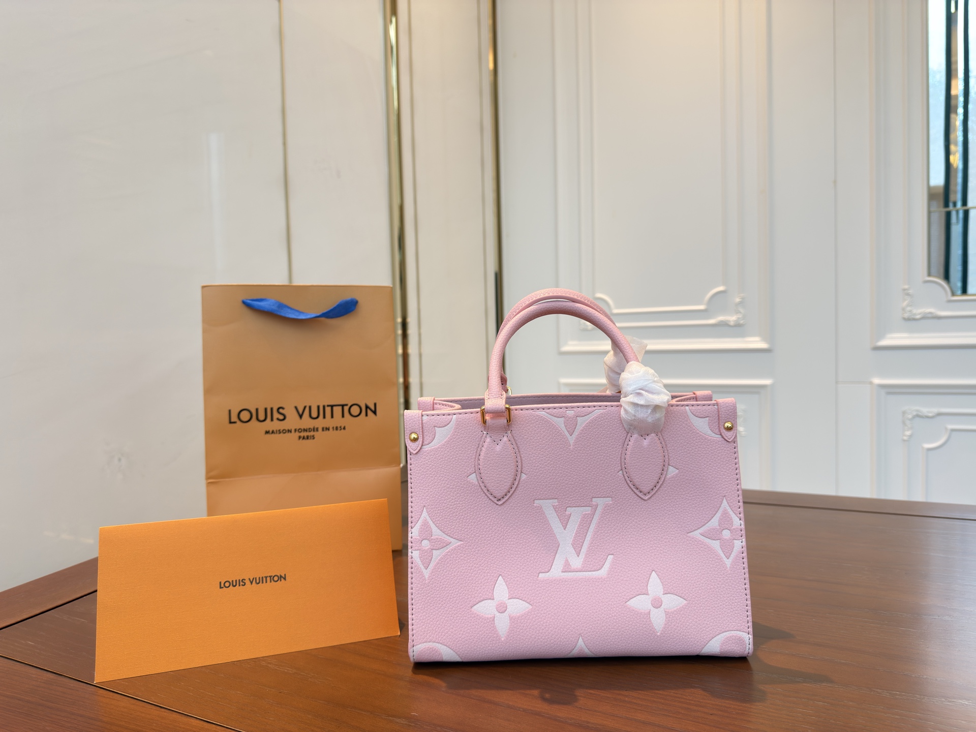 Lv onthego tote颜色图✔️p200