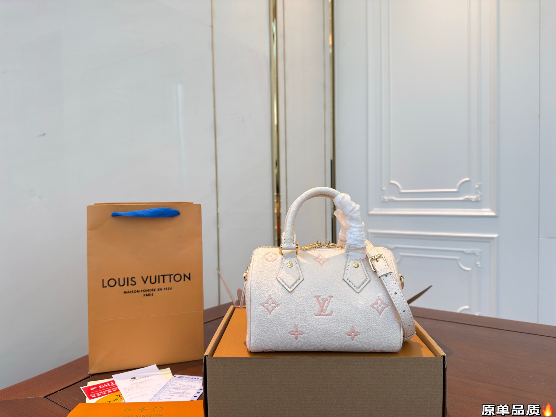 Folding Box ️ P293 | | Lv | New Evaporated Milk Strawberry Pillow 25 Is Here | The New Speedy That Everyone Has Been Urging For Is Here | Can Be Carried By Hand, Shoulder Or Cross-body | Can Put Down Palm Folding Sunscreen Umbrella And 330ml Thermos Cup | Tender Color Pinch Water Seasonal Model Limited Edition | I Dare To Predict That You Won’t Be Able To Buy It For Up To 2 Months | Size:20.5x12x14cm
