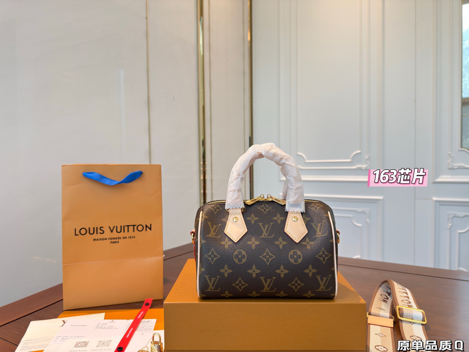 Airplane Box Folding Box️ P375 | | Lv Speedy Pillow Bag This Retiro Handbag Is Made Of The Iconic Lv Presbyopia Fabric, With Luxurious Discolored Cowhide Trim, Classic And Timeless. Elegant And Low-key Appearance Design And Spacious Bag, Full Package With Flowers. Size: 20 11 14cm