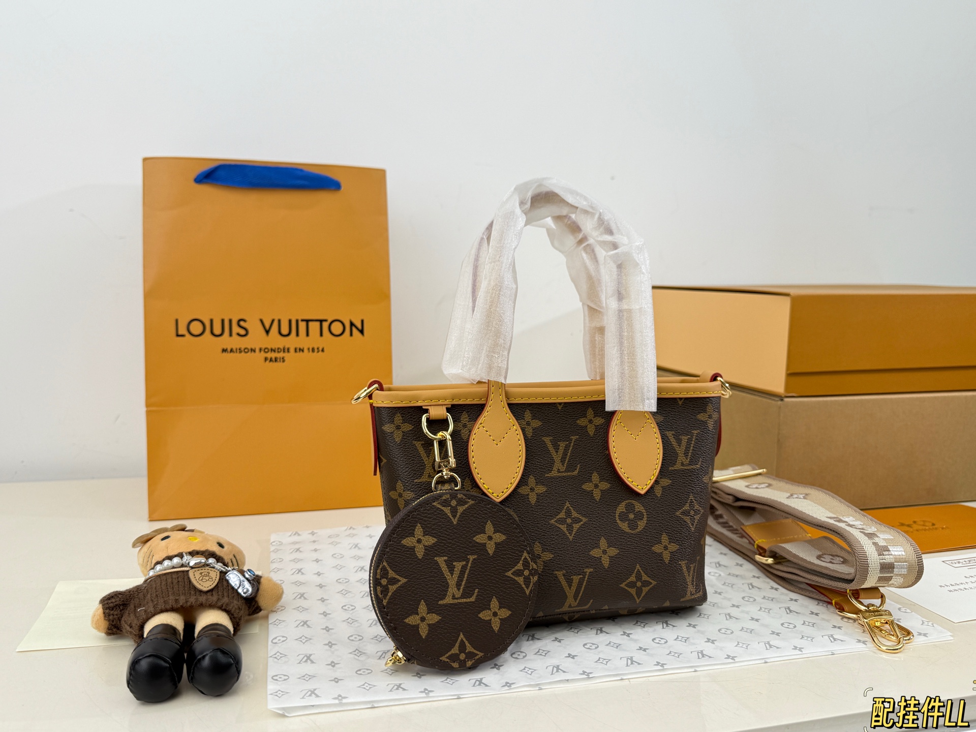 Airplane Box Folding Box️ Comes With Pendant P285 | | Lv Louis Vuitton Tote Bag Fetish Bag Series Neverfulibb New Handbag The Latest Neverfullbb Handbag Has A Zipper And A New Wide Shoulder Strap. It Is Versatile For Daily Use. You Can Put Your Mobile Phone And Lipstick Without Any Pressure. It Also Comes With A Coin Purse, Which Can Be Carried By Hand, On The Shoulder Or Cross-body. It Is A Classic That Never Goes Out Of Style | Size: 18 14cm