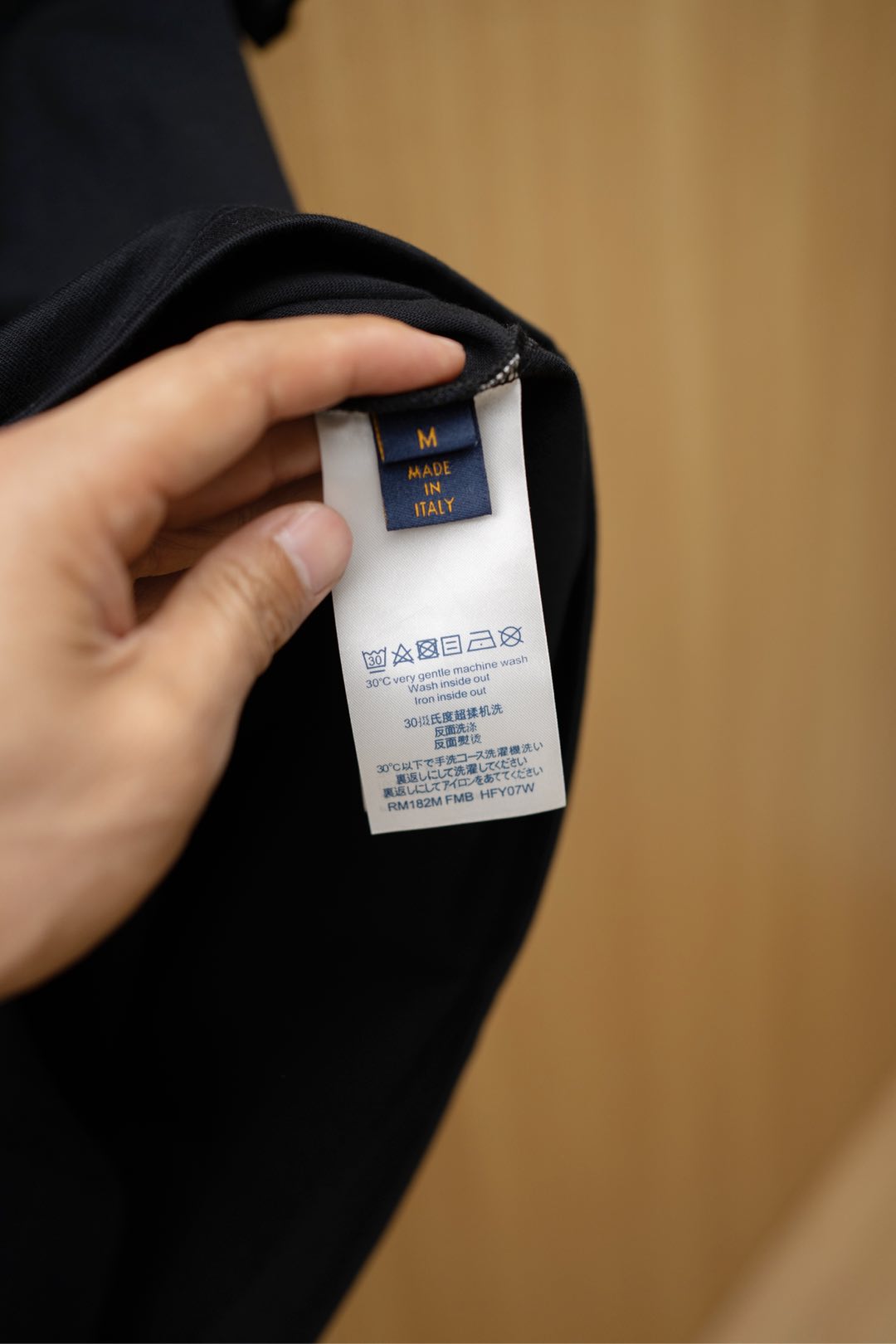   ￼ 2025🆕1V最新款T恤
胸前经典刺绣logo 
顶级纯棉面料
正常版型

黑色 尺码：S~XX