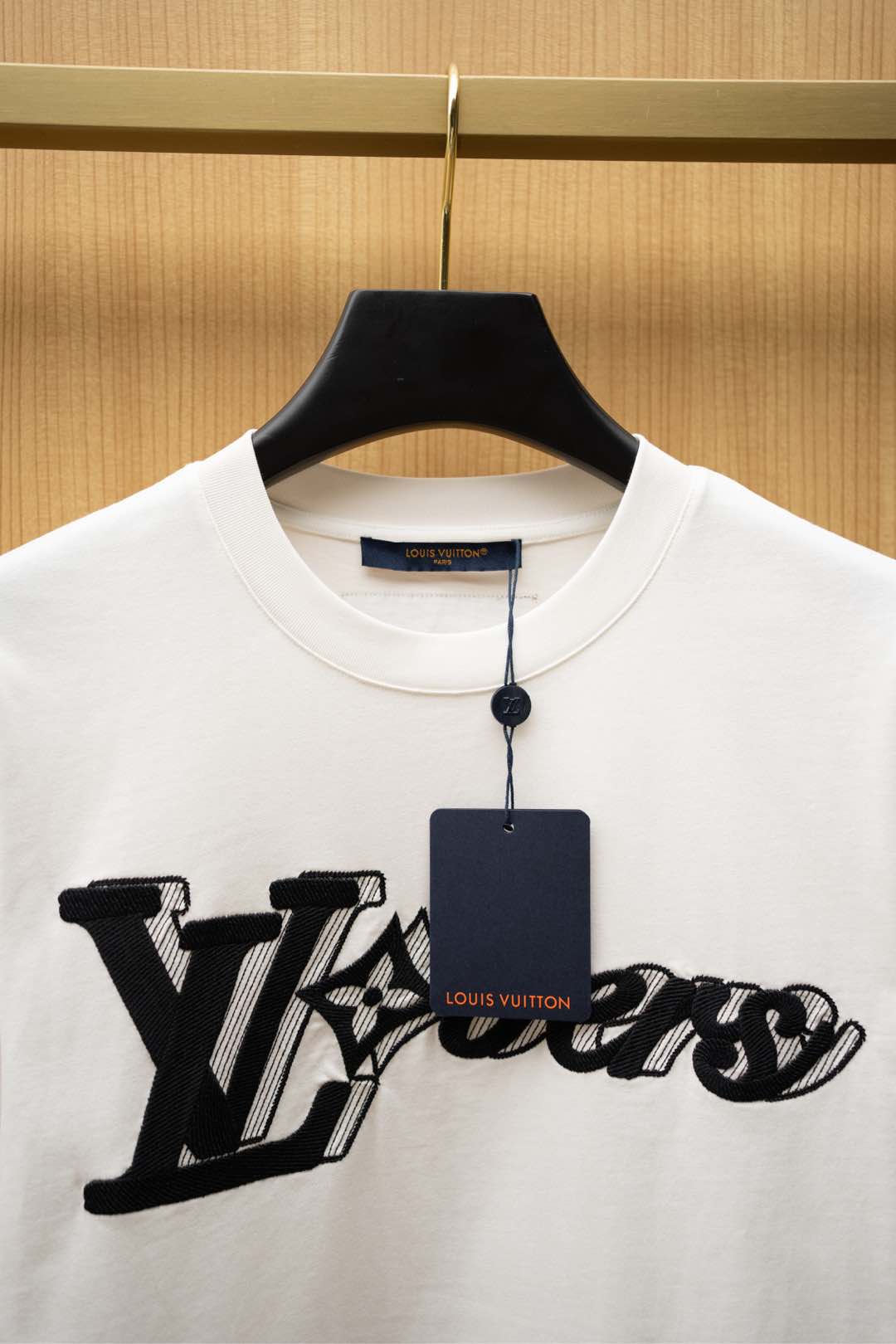   ￼ ￼ 2025🆕1V最新款T恤
胸前最新字母刺绣logo 
顶级纯棉面料
正常版型

白色 尺码：