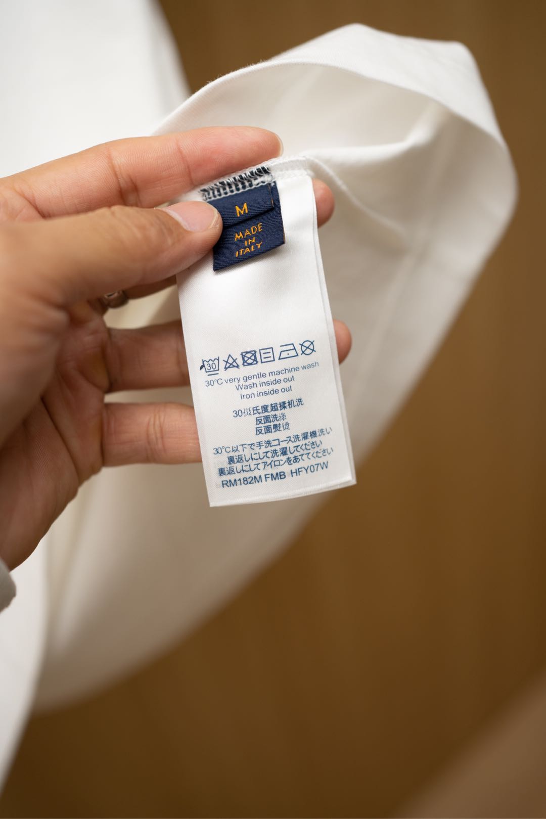   ￼ ￼ 2025🆕1V最新款T恤
胸前最新字母刺绣logo 
顶级纯棉面料
正常版型

白色 尺码：