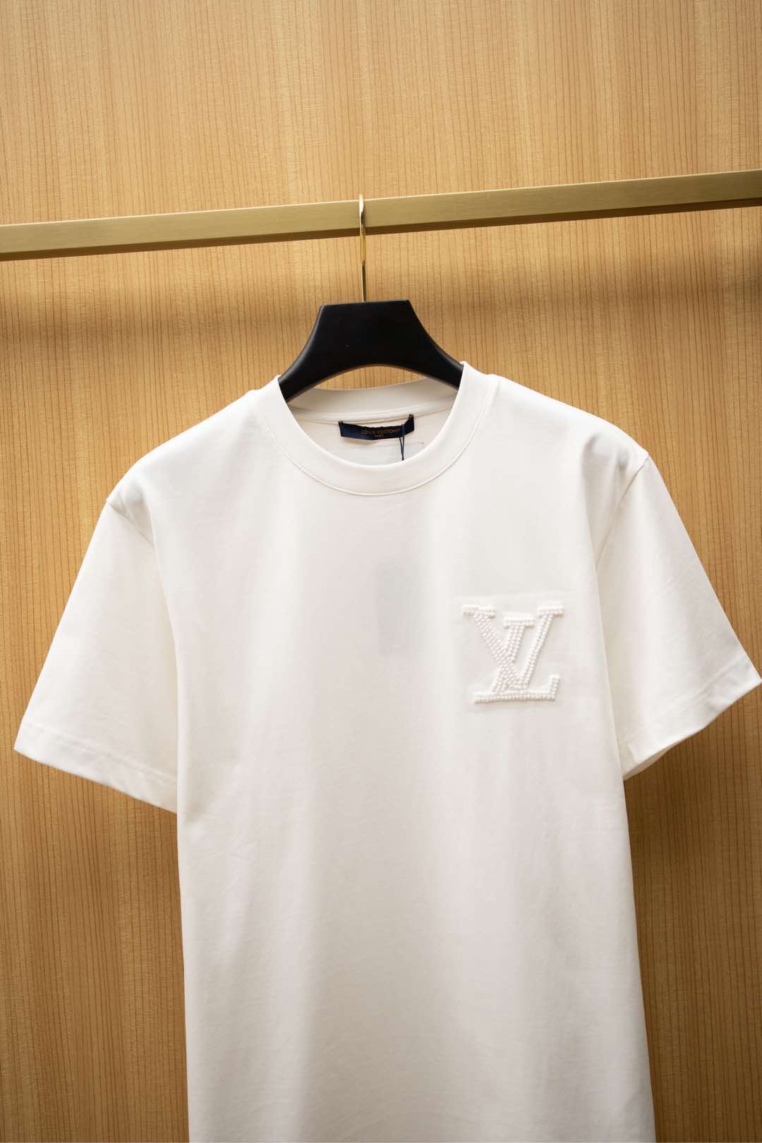   ￼ ￼ 2025🆕1V最新款T恤
胸前最新字母刺绣logo 
顶级纯棉面料
正常版型

白色 尺码：