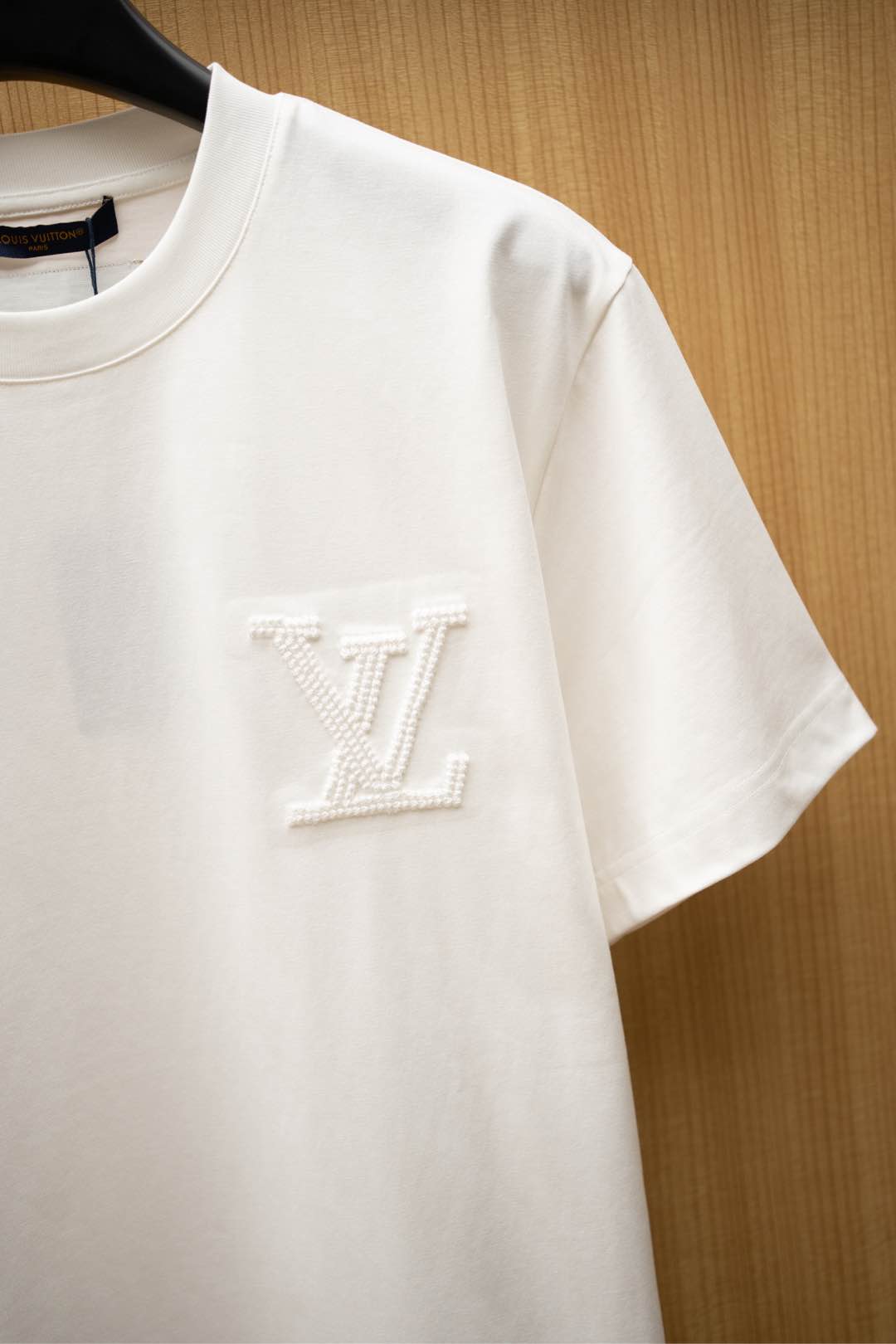   ￼ ￼ 2025🆕1V最新款T恤
胸前最新字母刺绣logo 
顶级纯棉面料
正常版型

白色 尺码：