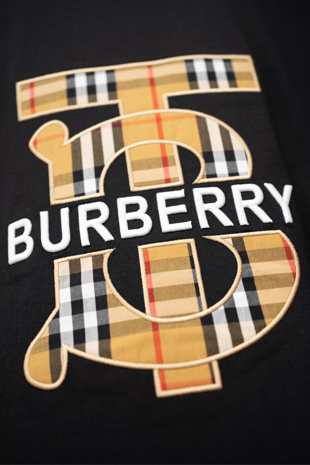   ￼ ￼ 2025🆕BBR最新款T恤
经典字母刺绣logo设计
顶级纯棉面料
正常版型

黑色 尺码：