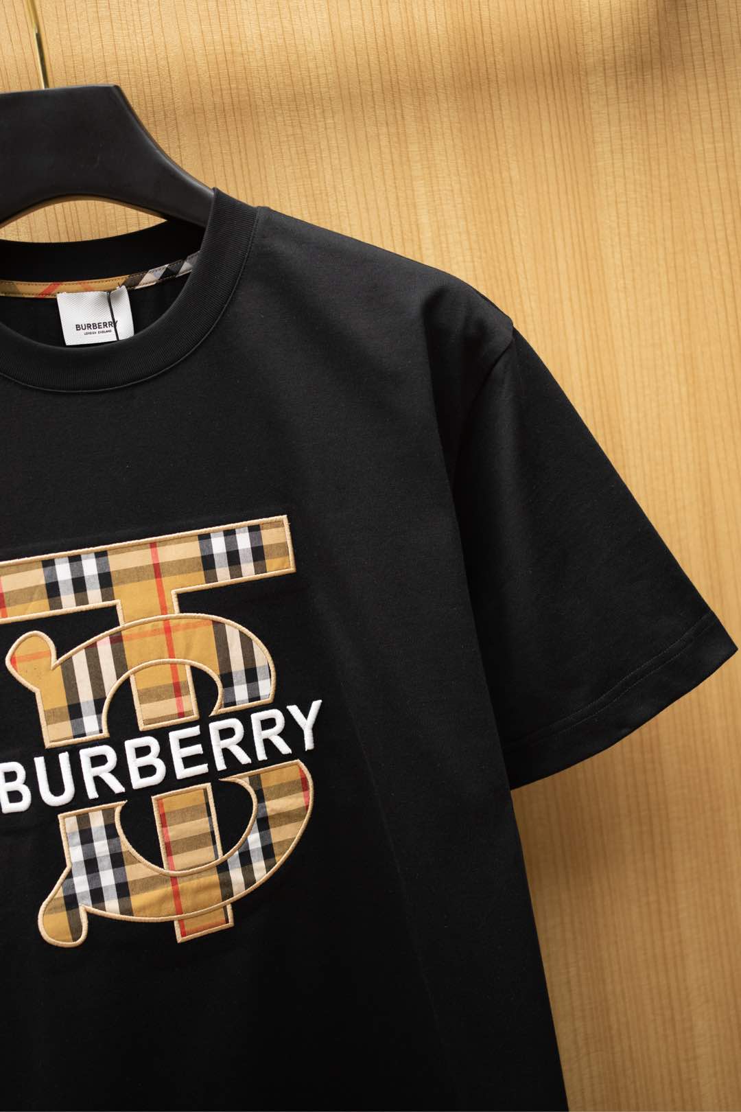   ￼ ￼ 2025🆕BBR最新款T恤
经典字母刺绣logo设计
顶级纯棉面料
正常版型

黑色 尺码：