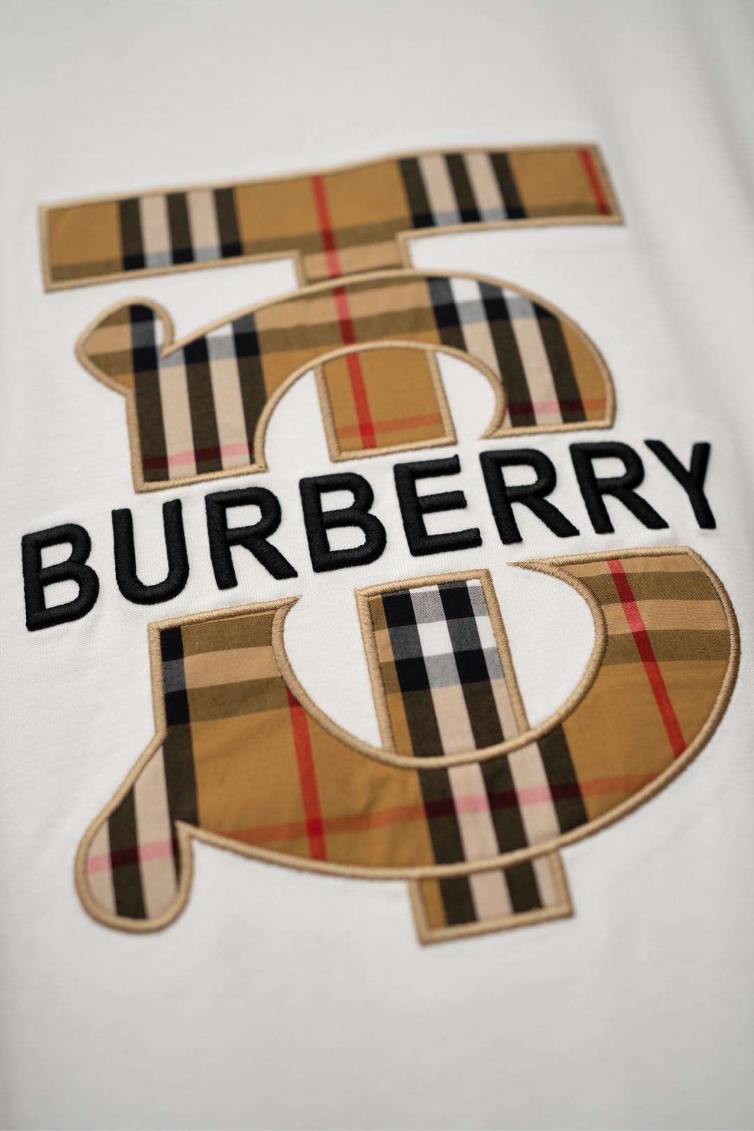   ￼ ￼ ￼ 2025🆕BBR最新款T恤
经典字母刺绣logo设计
顶级纯棉面料
正常版型

白色 尺