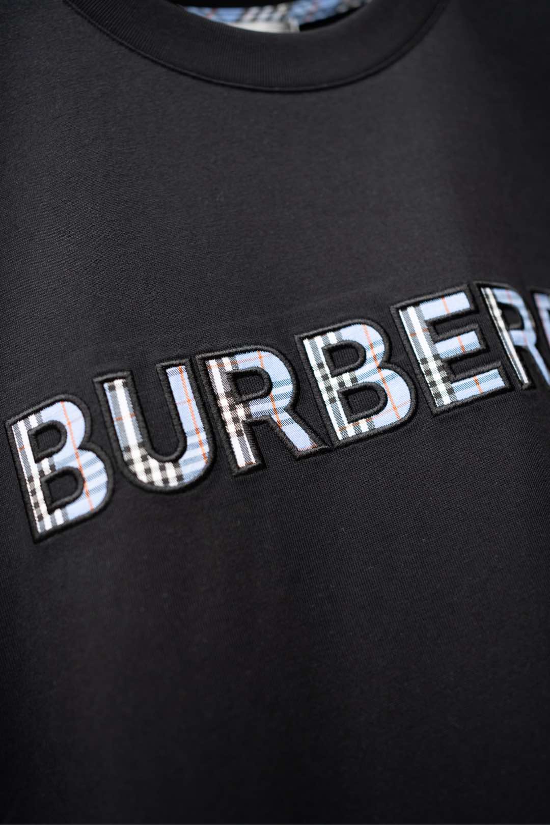   ￼ ￼ ￼ 2025🆕BBR最新款T恤
经典字母刺绣logo设计
顶级纯棉面料
正常版型

黑色 尺