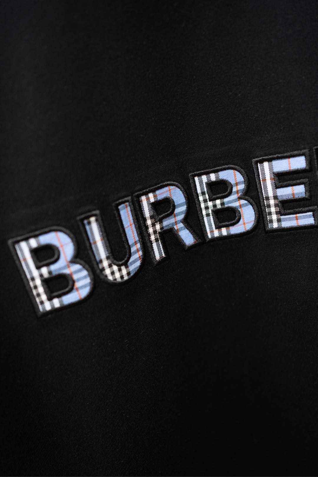   ￼ ￼ ￼ 2025🆕BBR最新款T恤
经典字母刺绣logo设计
顶级纯棉面料
正常版型

黑色 尺