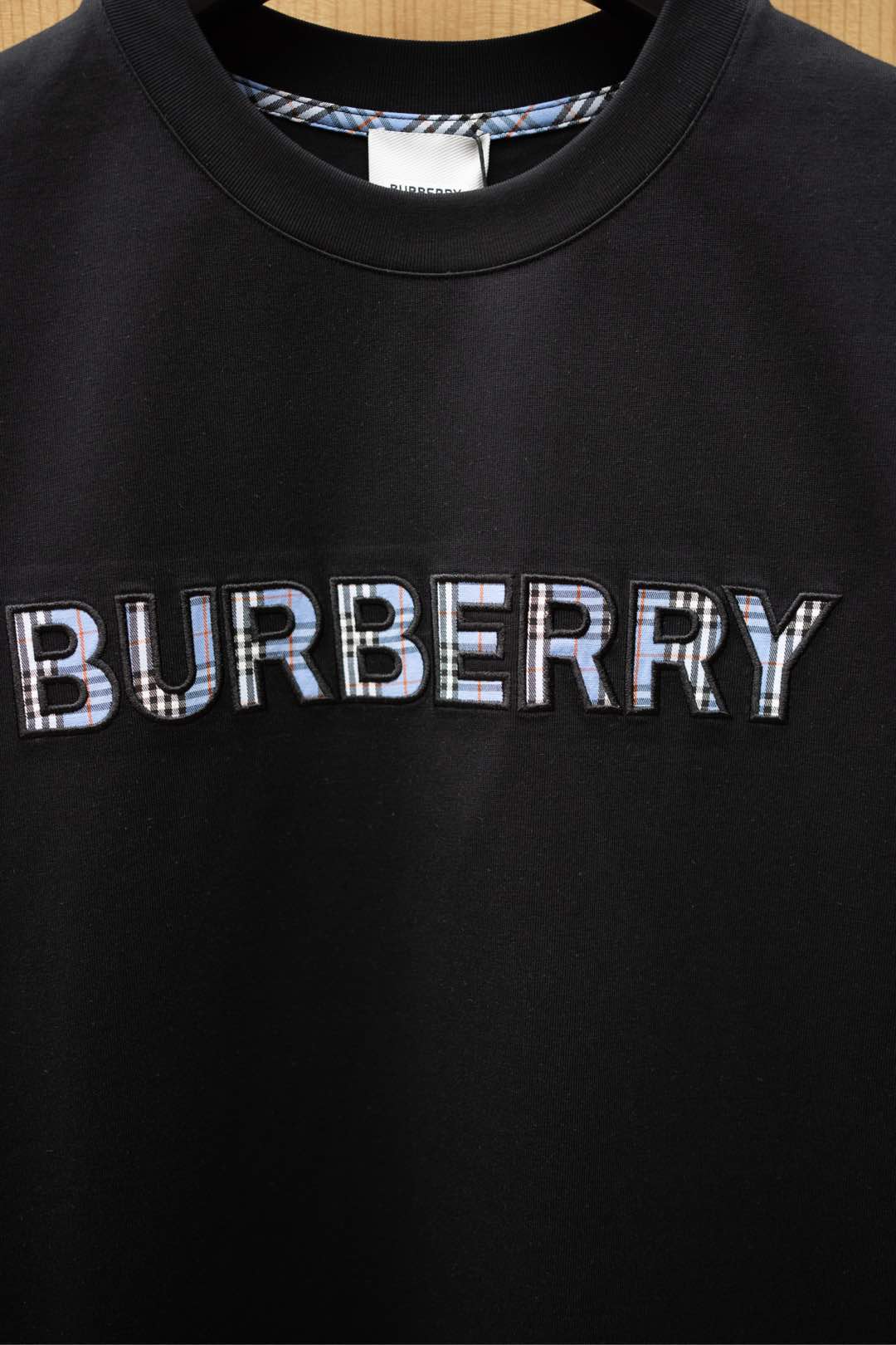   ￼ ￼ ￼ 2025🆕BBR最新款T恤
经典字母刺绣logo设计
顶级纯棉面料
正常版型

黑色 尺