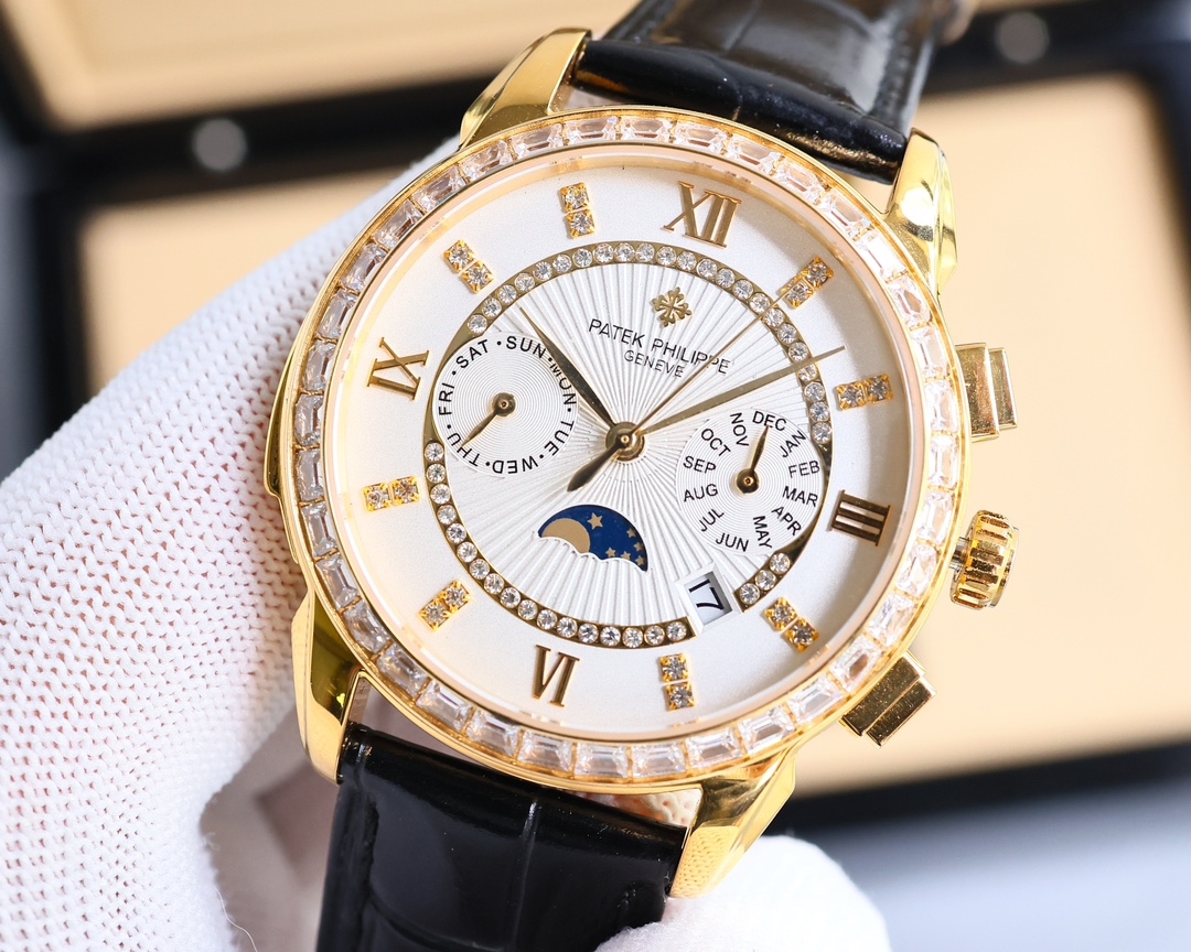 NO:394532,Production of TW, White Gold Patek Philippe Patek Philippe R PP, has a stunning appearance. The 42mm watch diameter is suitable for the public men's handsets, which is very business-friendly and casual. It has a strong visual impact, which is unforgettable and has a more beautiful sense of materiality. 1. It is matched with imported multi-functional movement [non-market ordinary domestic movement] (zero rework) function (24 hours, week/star/month) This watch has a power reserve of 38-48 hours. 2. Imported 316L stainless steel, using vacuum plating in a 18k quality furnace!  3 Paired with exclusive custom square scale cowhide strap 4 wear-resistant scratch-resistant sapphire glass mirror!  530 meters of living waterproof level. Patek Philippe is simple but not simple!  The quality of real-life photography is the same. Please confirm the exclusive quality of TW, patek philippe, cowhide19860909TW 出品 白 金 百达翡丽 Patek Philippe R PP 惊艳登场,42毫米的表径适配大众男性手寸,非常商务可亦休闲.视觉冲击力强,令人过目不忘,实物质感更加优美.  1搭配进口多功能机芯【非市场普通国产机芯】（零返修）功能（24小时,星期/星辰/月份）此腕表拥有38-48小时动力储备. 2进口316L精钢,采用18k品质炉内真空电镀！ 3搭配独家定制方形鳞纹牛皮表带 4耐磨防刮蓝宝石玻璃镜面！ 530米生活防水等级. 百达翡丽（Patek Philippe） 简约而不简单！实物拍摄品质如一 送礼最佳奢华推荐请认准TW独家品质,,patek philippe,cowhide,Watch