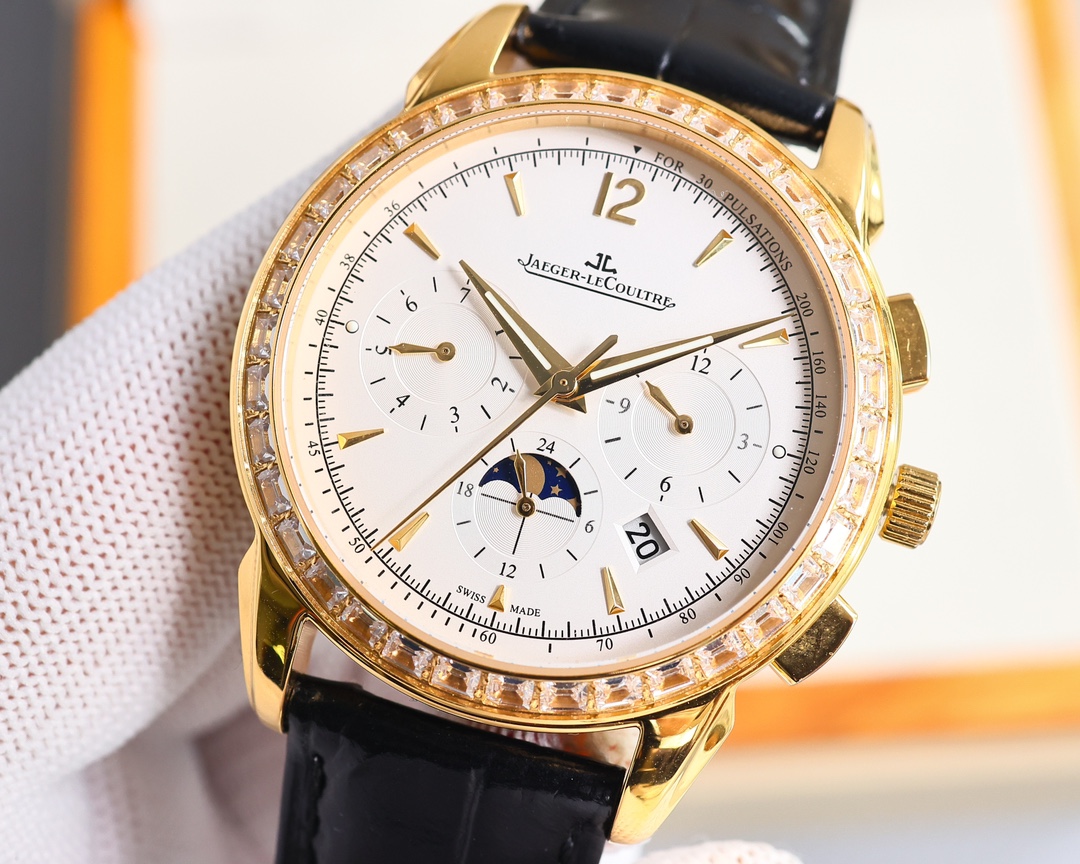 NO:602014,Jaeger-lecoultre (Jaeger-LeCoultre) launches the Jaeger-LeCoultre 1538420 series of watches. Factory hired watchmakers to pass countless tests for two years, during which hundreds of movements were damaged, from day of the week, moon phase, to calendar and month, to restore the authentic watchmaking characteristics one by one and show its timeless charm in a slightly different way!  Launching a new product, the Jaeger-LeCoultre Calendar Master 1538420 series, 42mm makes the wrist more comfortable. The small dial at 9 o'clock displays the day of the week, and the small dial at 3 o'clock displays the month. The sub-dial at 6 o'clock can read the 24-hour moon phase display, and the clock is displayed at the edge!  The front and back of the watch are made of sapphire crystal glass, the belt is made of imported Italian cowhide, the buckle is an original folding buckle made of the same material as the watch case, and the movement is equipped with an imported multi-function automatic winding movement, which can restore the authenticity to the maximum energy!  Watch factory gives you low prices!  Buy 95% authentic products!  No words can be worth the word 'like', as long as you like it, it is worth it,,jaeger-lecoultre,cowhide19860909Jaeger-lecoultre(积家) 推出 积家大师1538420系列腕表 Factory 聘请制表师傅通过两年无数次测试,期间损坏机芯上百个,从星期,月相,到日历,月份,一一还原正品制表特质, 以稍作不同的方式展现其隽永魅力！ 推出新品 积家日历大师1538420系列,42mm让手腕更舒适,腕表9点位置小表盘显示星期、3点位置小表盘显示月份,腕表在6点钟位置的副表盘可读取月相24小时显示,边缘位置则显示时钟！ 腕表前后均采用蓝宝石水晶玻璃,皮带采用进口意大利牛皮,表扣则与表壳同材质的原装折叠扣,机芯则搭载进口多功能自动上链机芯,最大能量度还原正品！ 腕表工厂让你以低的价格！买到百分之95的正品！千言万语都抵不过“喜欢”二字,只要喜欢,那就是值得,,jaeger-lecoultre,cowhide,Watch