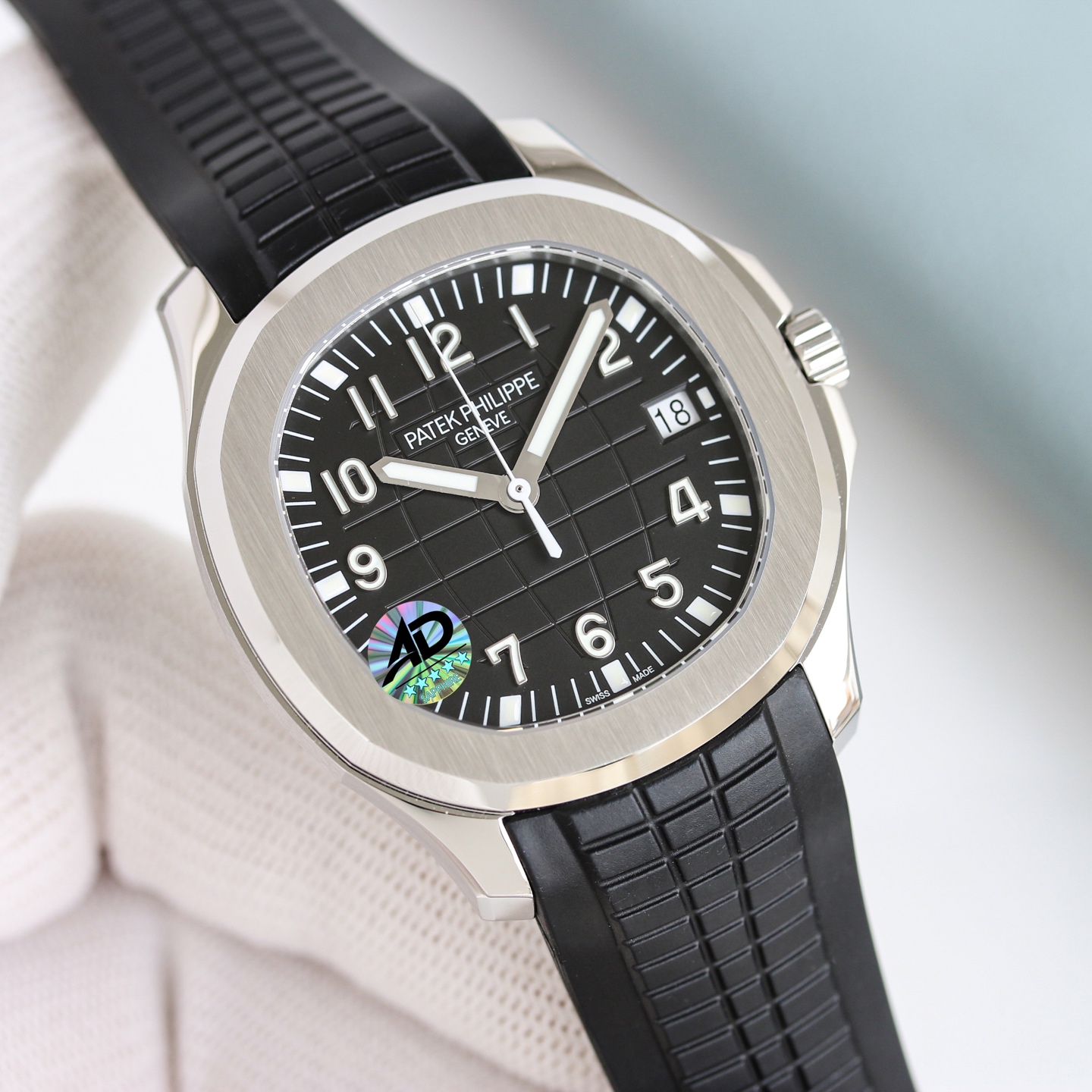 NO:822332,DDS's most beautiful Nautilus 1: The most matching version on the Internet with silvery white, white background and silver brushed wavy plain pattern showing charming luster under the light 2: The chamfered edge of the dial scale is consistent with the original version, and the beading on the edge of the scale is the same exquisite size as the original version. 3: The matching lug position has smooth and smooth edges 4: The CNC chamfering of the four ear corners of the matching case is consistent with the original version 5: The matching bottom cover lug hook lock case structure size is precise and meticulous 6:  The sand lines on the strap are fine and even, no thickness, no broken lines, the light position is three-dimensional and straight, and the brightness is super bright. 7: Dandong factory custom-made 324 integrated movement 3.4 thickness fine engraving craftsmanship, original factory quality and stable 8 Full tungsten steel automatic thallium weight is the same as the original version, the weight is enough to move, and there will be no chain breakage  9. The automatic thallium shading is fine lines according to the first stripe of the original version, and the 1-1 scale thallium piece with finely carved leaf pattern has a beveled edge and follows the original version.19860909DDS最美鹦鹉螺1:全网最对版银光白,白色底纹银色拉丝波浪平纹在光线下呈现迷人光泽 2:表版刻度倒角边缘与原版一致,刻度边缘罗珠与原版一致精美尺寸. 3:对版耳位光边圆弧弧弯光边线条均匀流畅 4: 对版表壳四个耳角鹰嘴cnc倒角与原版一致 5:对版底盖凸耳挂钩锁壳结构尺寸精准细致 6: 表带砂纹线条细腻均匀 无粗细 无断纹 光位立体笔直光度超级光亮.7:丹东厂定制324一体机芯3.4厚度精雕刻字工艺原厂出品品质稳定 8全钨钢自动铊重量与原版一致重量足动力带得动,不会出现断链 9自动铊底纹按照原版第一条条纹为细纹,精雕树叶花纹1-1比例铊片带斜光边跟足原版.,,Watch