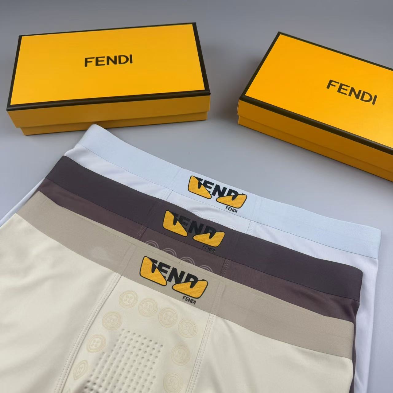  新品！FENDI 芬迪 古奇原单品质，时尚潮男新品 锦纶冰丝无缝切割工艺 科学配 76%锦纶+24%氨