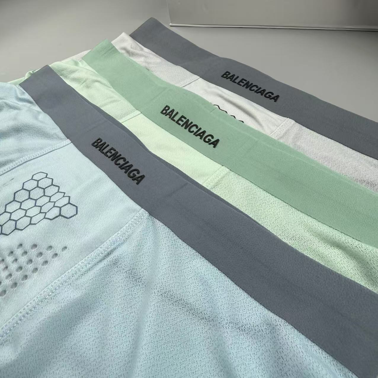  新品 巴黎世家 Balenciaga  原单品质！潮流奢品 ！轻薄透设计，采用进口轻薄桑蚕丝 轻薄透气