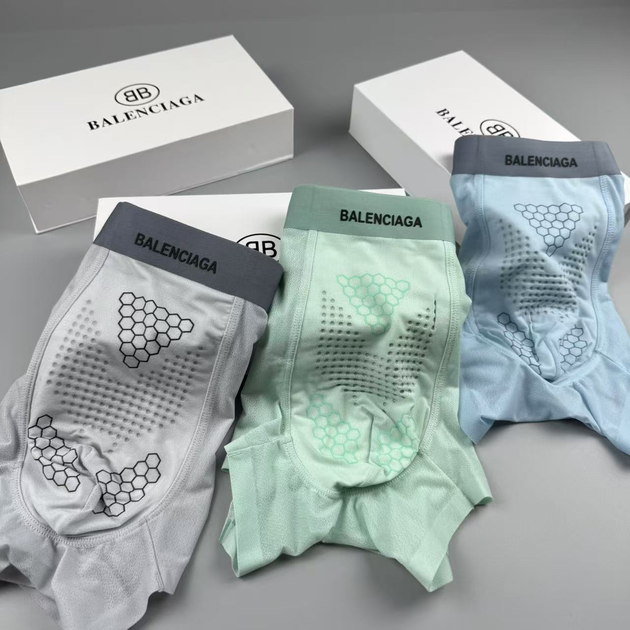  新品 巴黎世家 Balenciaga  原单品质！潮流奢品 ！轻薄透设计，采用进口轻薄桑蚕丝 轻薄透气