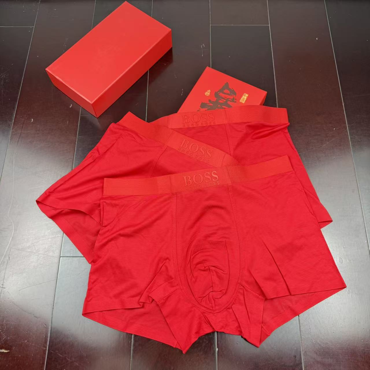 🔥🔥🔥新款 BOSS 全红内裤莫代尔面料、无缝切割工艺 透气 舒适！有型！ 超级好穿 L、XL、XXL、