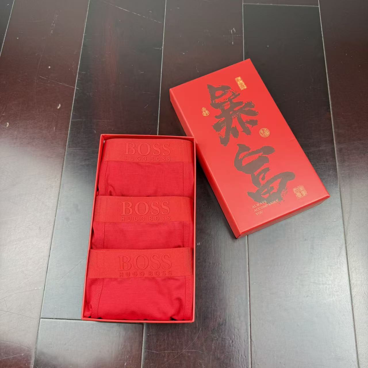 🔥🔥🔥新款 BOSS 全红内裤莫代尔面料、无缝切割工艺 透气 舒适！有型！ 超级好穿 L、XL、XXL、