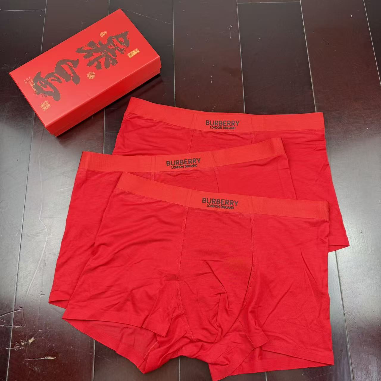 🔥🔥🔥新款 巴宝莉 全红内裤莫代尔面料、无缝切割工艺 透气 舒适！有型！ 超级好穿 L、XL、XXL、X