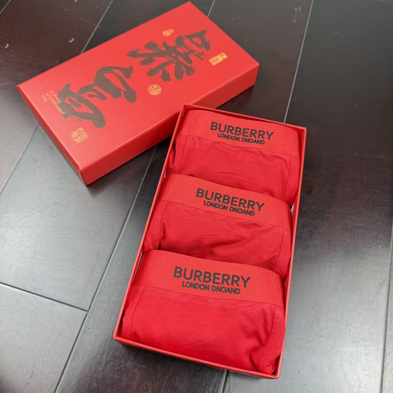 🔥🔥🔥新款 巴宝莉 全红内裤莫代尔面料、无缝切割工艺 透气 舒适！有型！ 超级好穿 L、XL、XXL、X