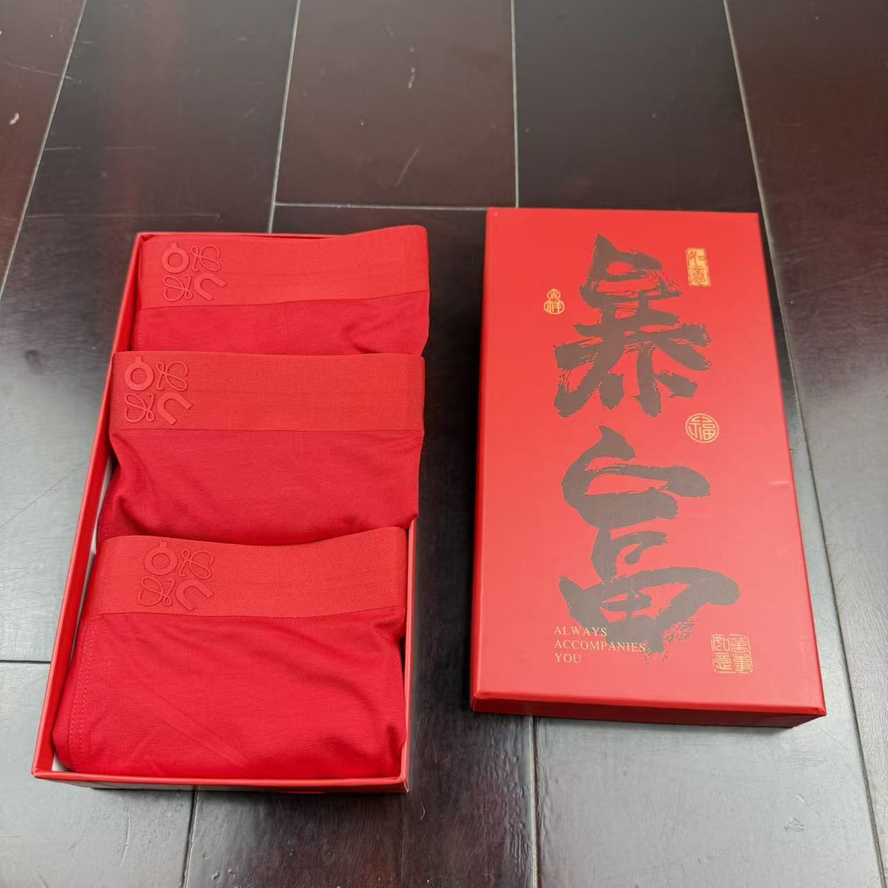 🔥🔥🔥新款 昂跑与罗意威合作款 全红内裤莫代尔面料、无缝切割工艺 透气 舒适！有型！ 超级好穿 L、XL