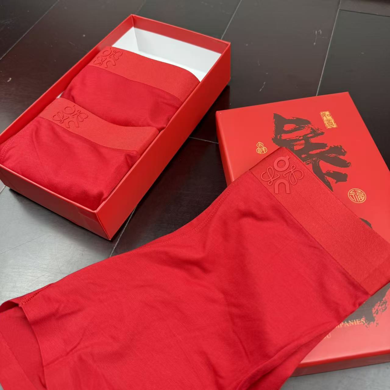 🔥🔥🔥新款 昂跑与罗意威合作款 全红内裤莫代尔面料、无缝切割工艺 透气 舒适！有型！ 超级好穿 L、XL