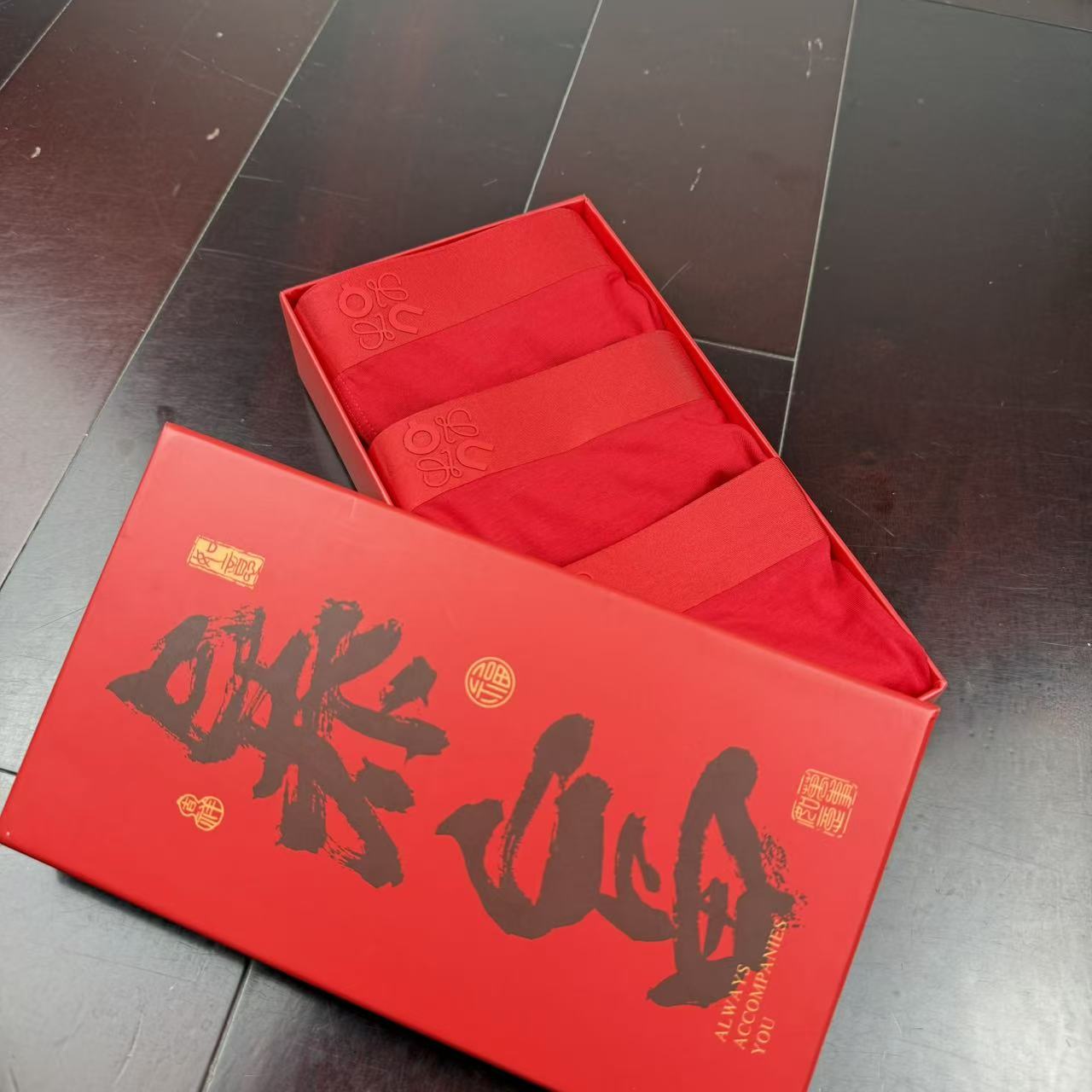 🔥🔥🔥新款 昂跑与罗意威合作款 全红内裤莫代尔面料、无缝切割工艺 透气 舒适！有型！ 超级好穿 L、XL