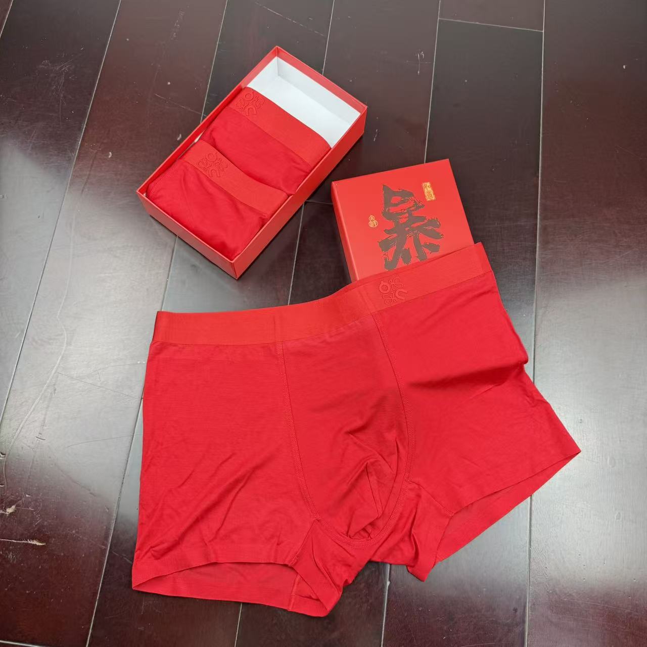 🔥🔥🔥新款 昂跑与罗意威合作款 全红内裤莫代尔面料、无缝切割工艺 透气 舒适！有型！ 超级好穿 L、XL
