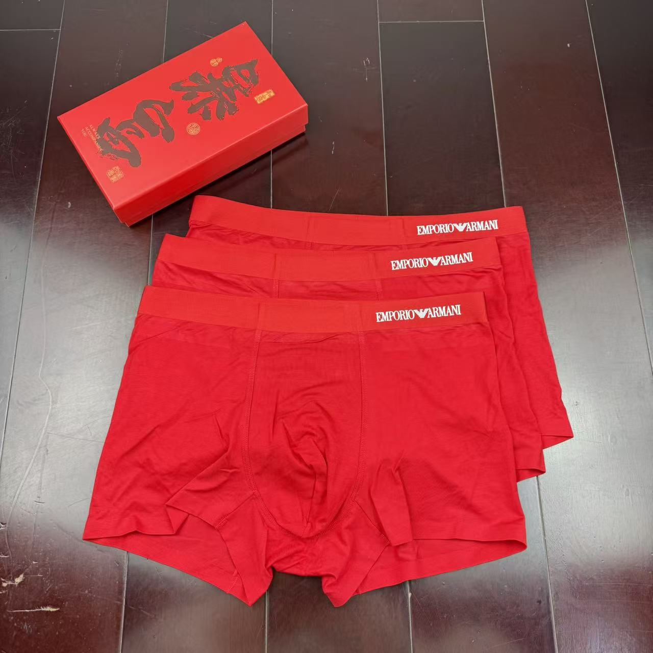 🔥🔥🔥新款 阿玛尼 全红内裤莫代尔面料、无缝切割工艺 透气 舒适！有型！ 超级好穿 L、XL、XXL、X