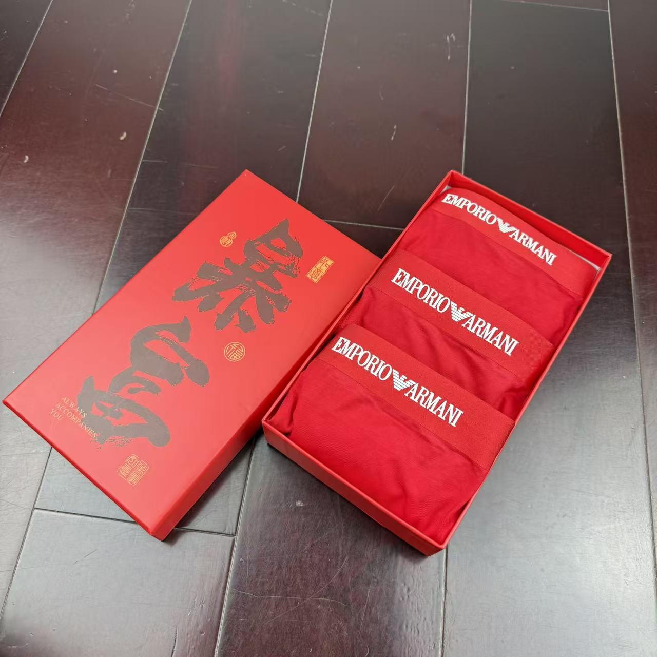 🔥🔥🔥新款 阿玛尼 全红内裤莫代尔面料、无缝切割工艺 透气 舒适！有型！ 超级好穿 L、XL、XXL、X