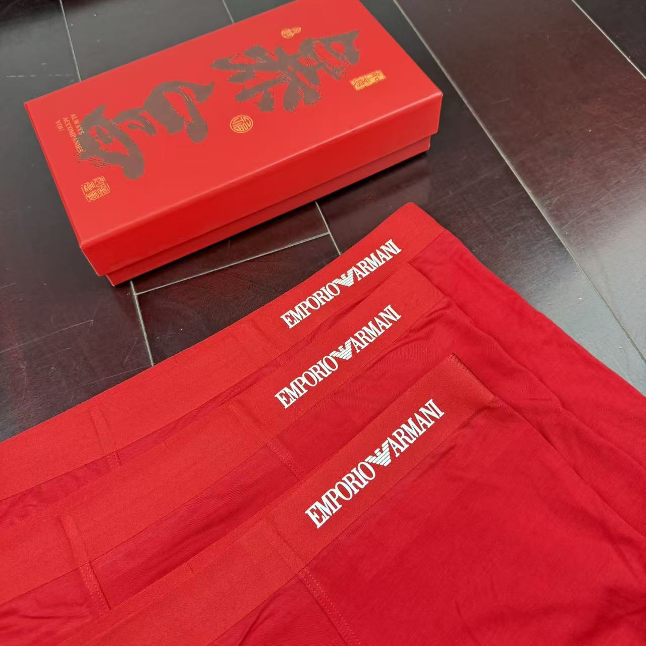 🔥🔥🔥新款 阿玛尼 全红内裤莫代尔面料、无缝切割工艺 透气 舒适！有型！ 超级好穿 L、XL、XXL、X