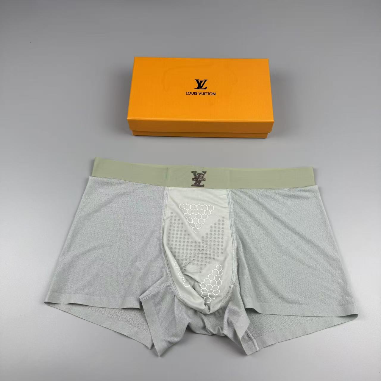 新品 LV 驴家  原单品质！最新高周波硅胶款 潮流奢品 ！轻薄透设计，采用进口轻薄桑蚕丝 轻薄透气丝滑