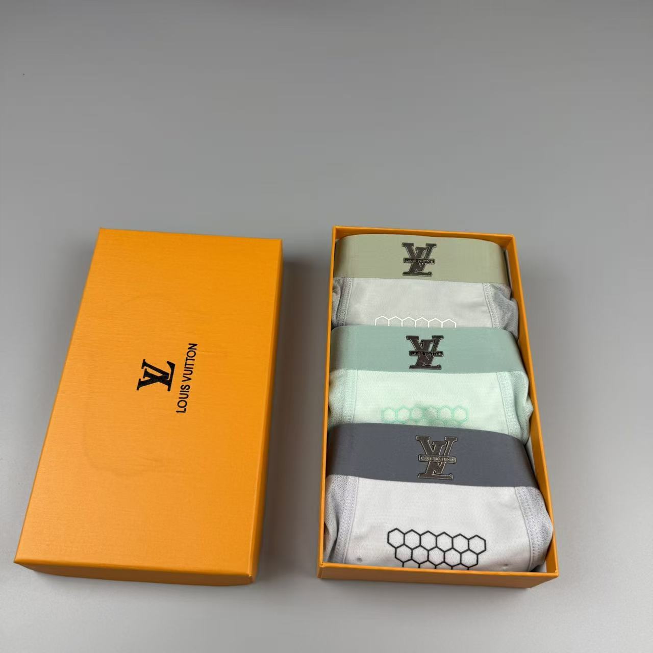 新品 LV 驴家  原单品质！最新高周波硅胶款 潮流奢品 ！轻薄透设计，采用进口轻薄桑蚕丝 轻薄透气丝滑