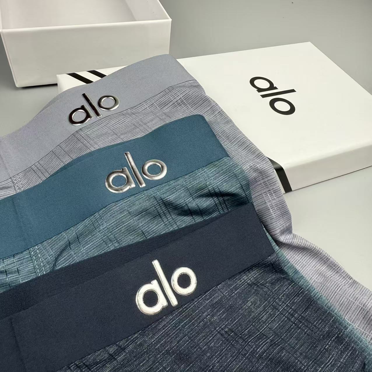 🆕🆕aLO 专柜最新款，最新高周波硅胶款，绝对的原单品质，全手工切割工艺   专柜订制进口面料。  手感